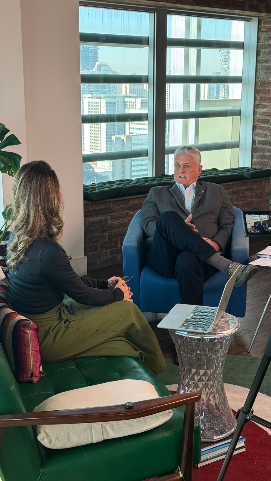 JJG Carbon marca presença em entrevista na B4
